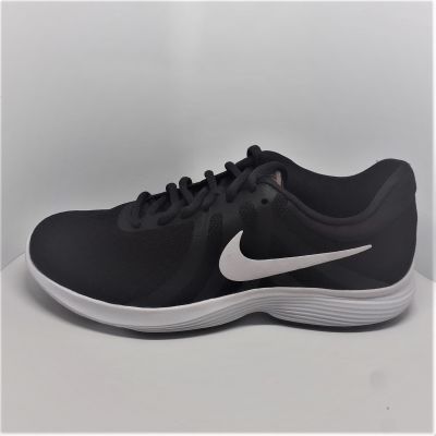 נעלי ספורט נשים שחור לבן Nike revolution 4